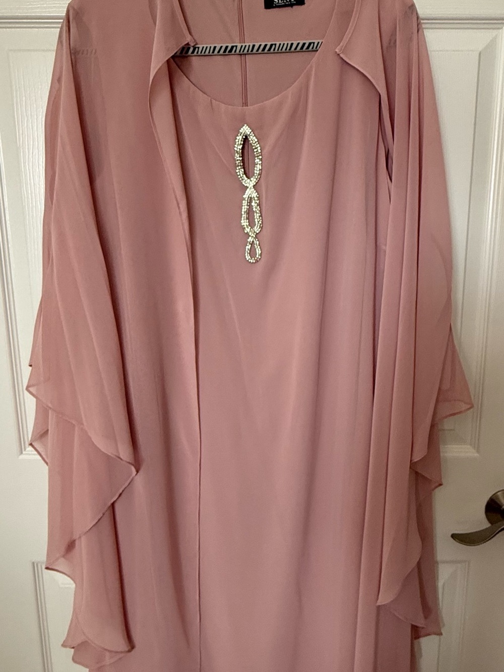 Elegant Pink Chiffon Layered cocktail dress with Rhinestone Detail